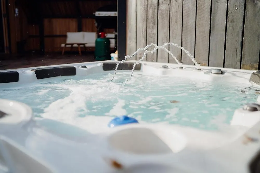 Beavers Lodge. Luxury With Hot Tub * Tenby