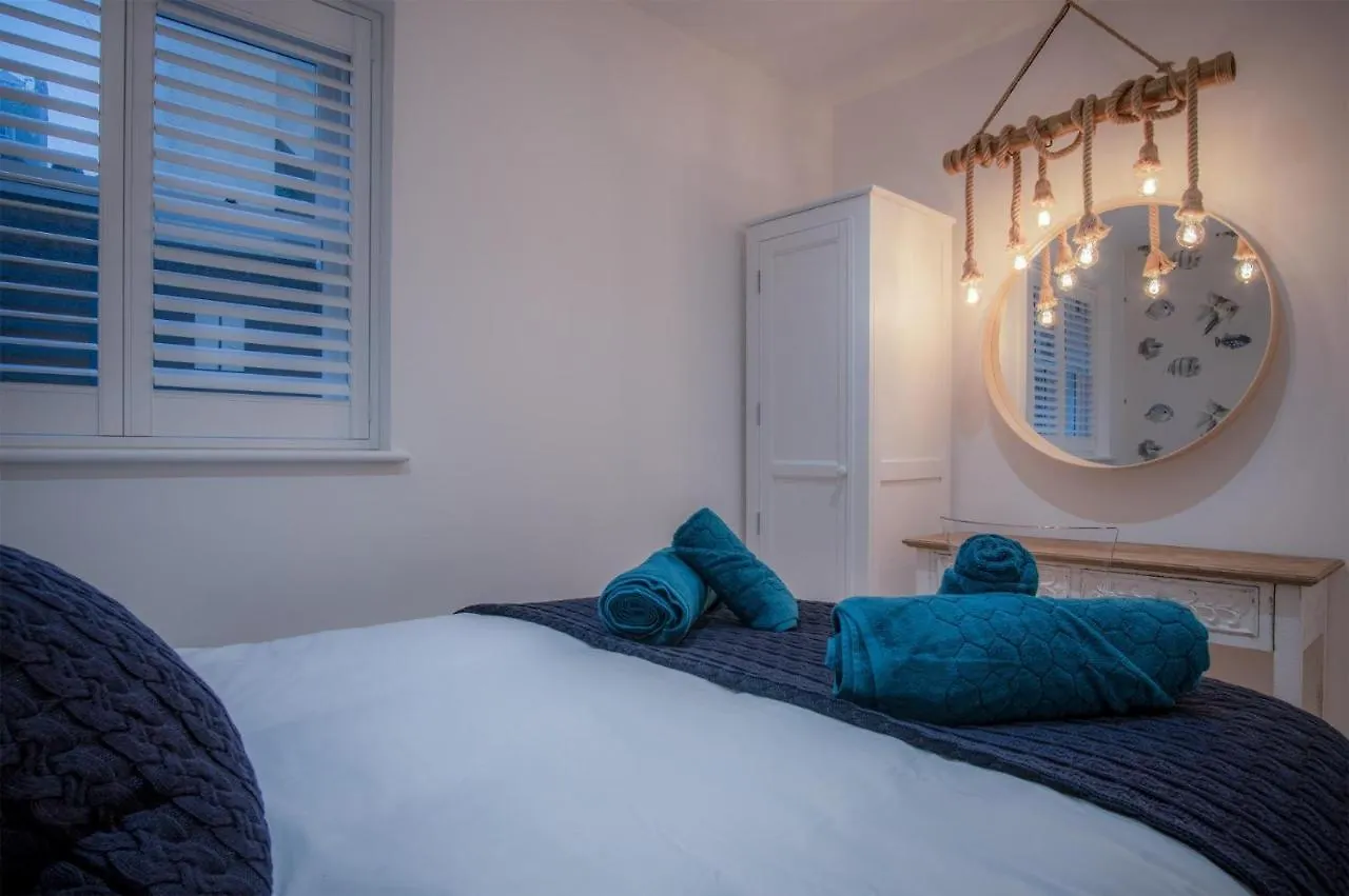 Apartment Midnight - 2 Bedroom Apartment - Tenby