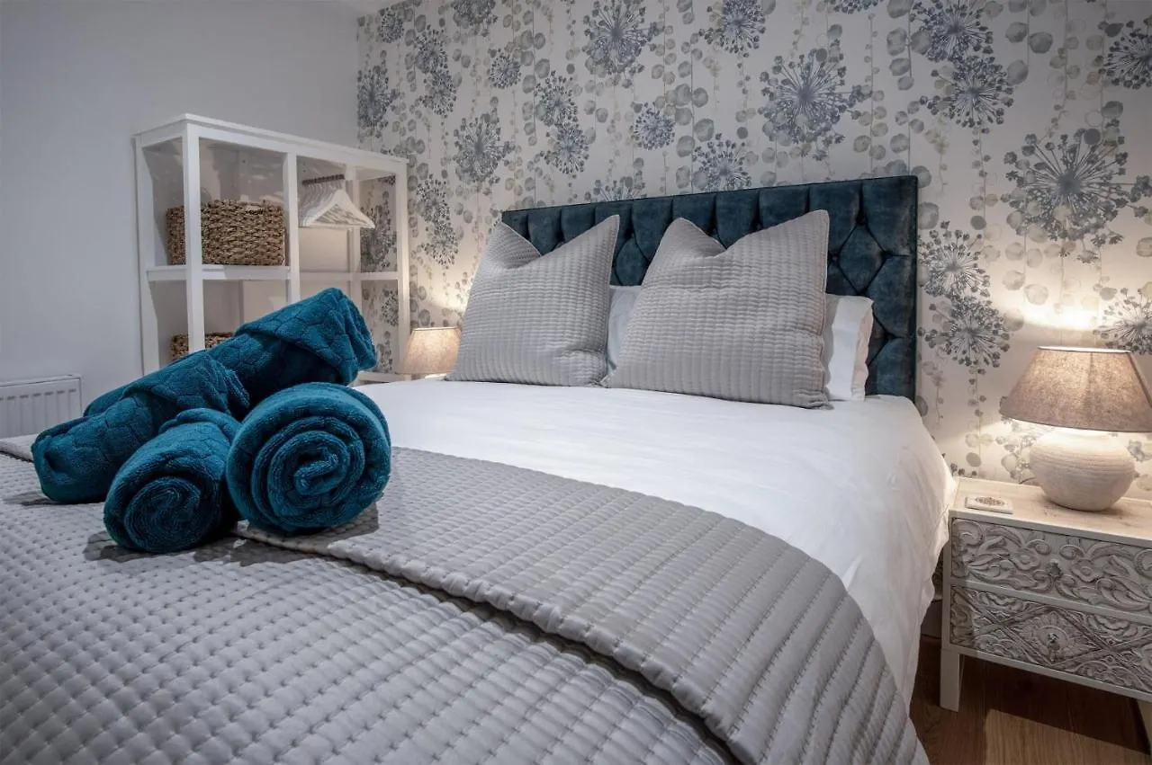 Midnight - 2 Bedroom Apartment - Tenby