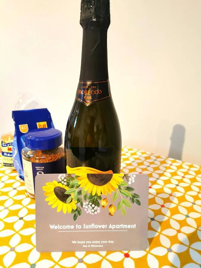 Sunflower Apartment, Family Near In Pembrokeshire Apartman