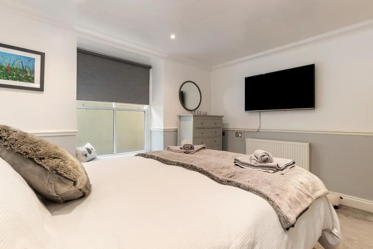 Apartment 3 South Court - Cosy Seafront Tenby