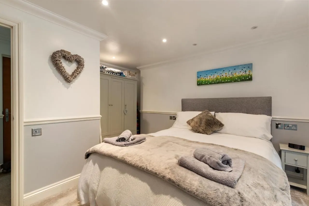 3 South Court - Cosy Seafront * Tenby