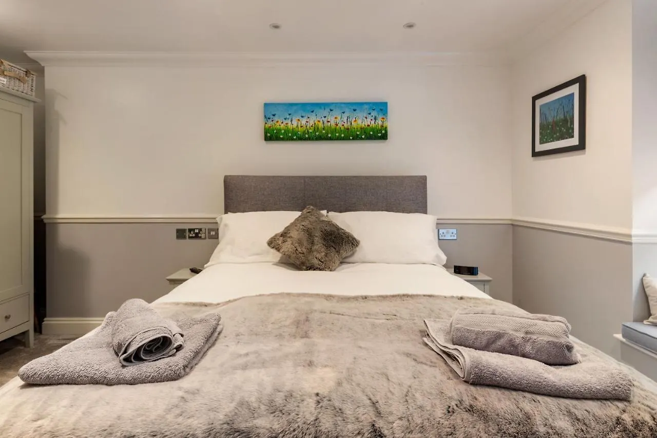 3 South Court - Cosy Seafront