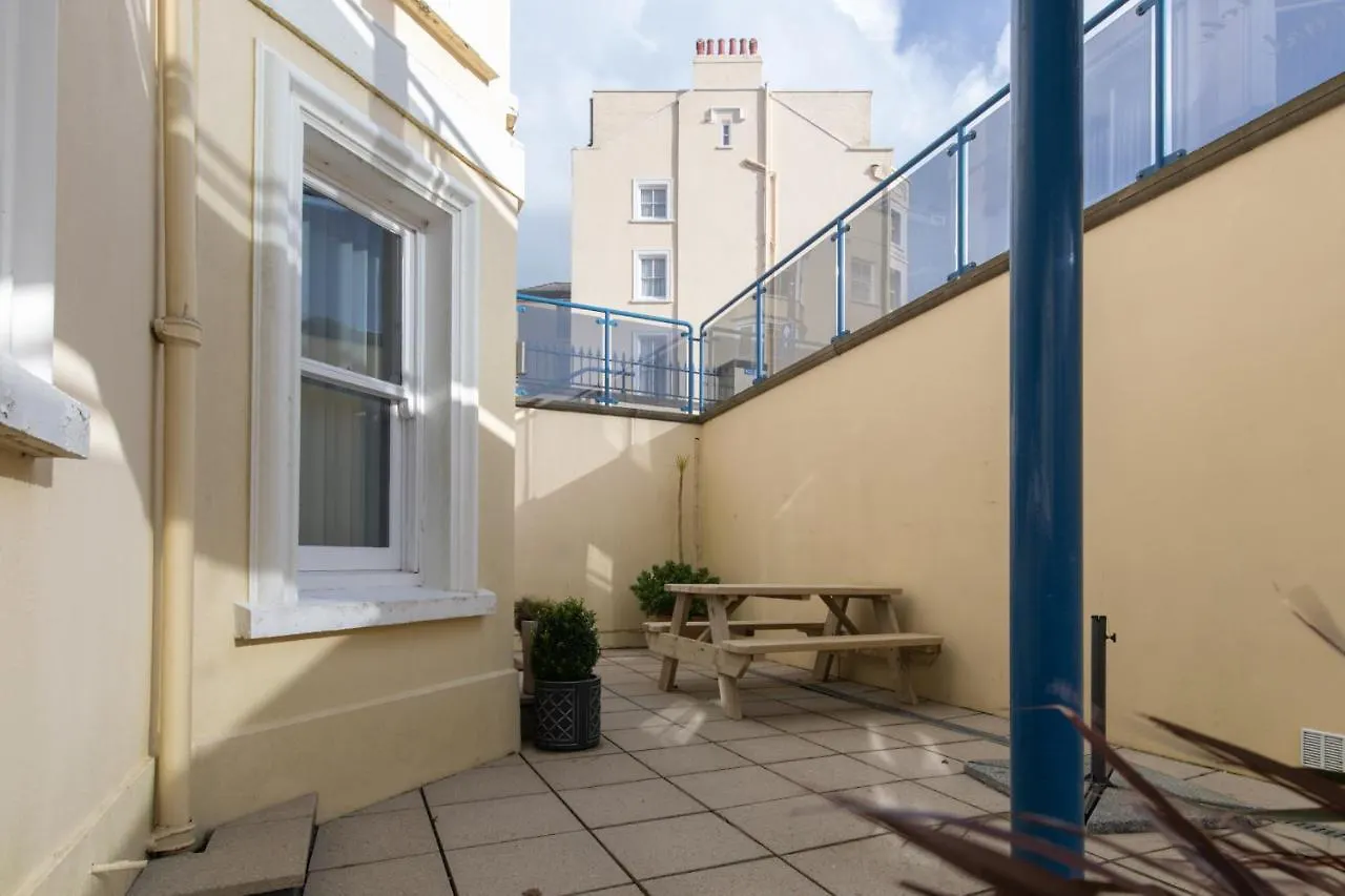 3 South Court - Cosy Seafront