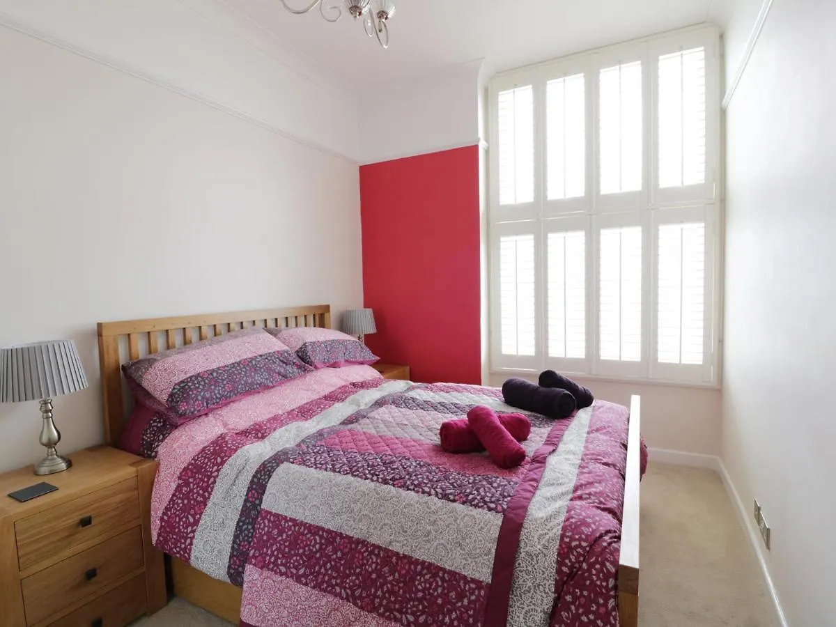 Apartment 1 Beachtop Court Tenby