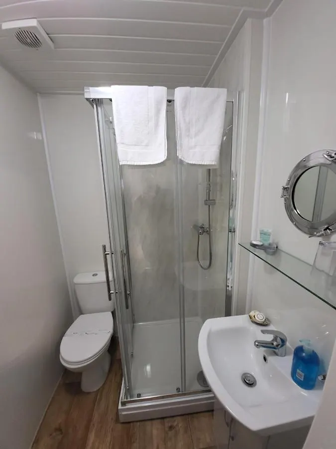 Ashby House 3*