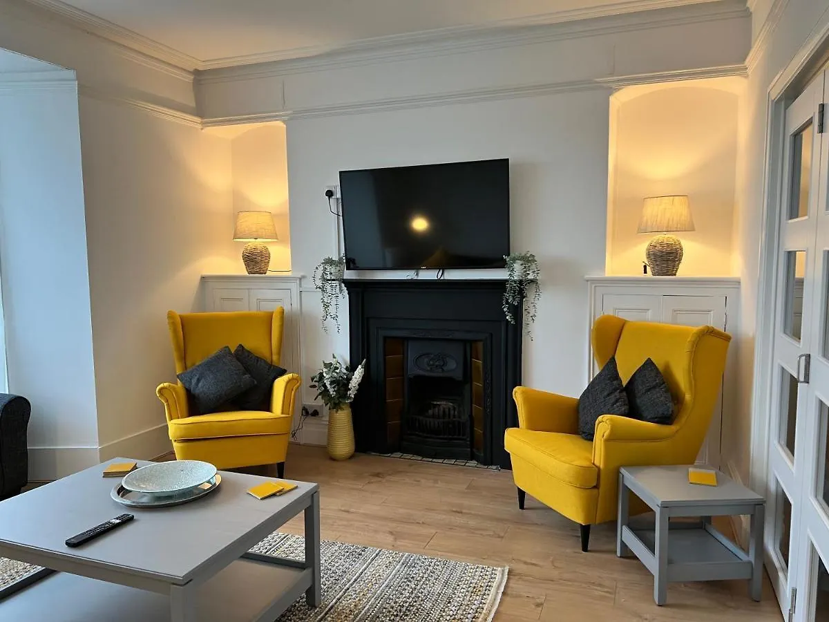 Heathcliff - 5 Bedroom House In Town Centre * Tenby