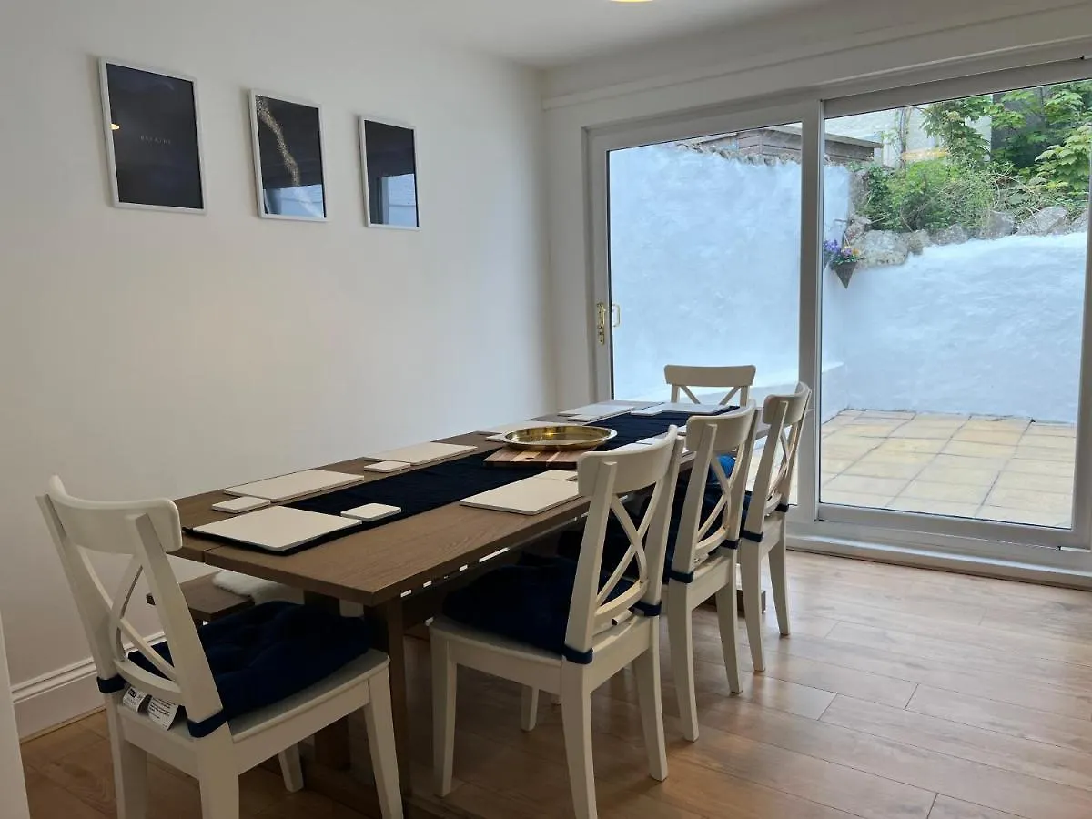 Heathcliff - 5 Bedroom House In Town Centre * Tenby