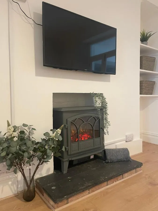 Heathcliff - 5 Bedroom House In Town Centre