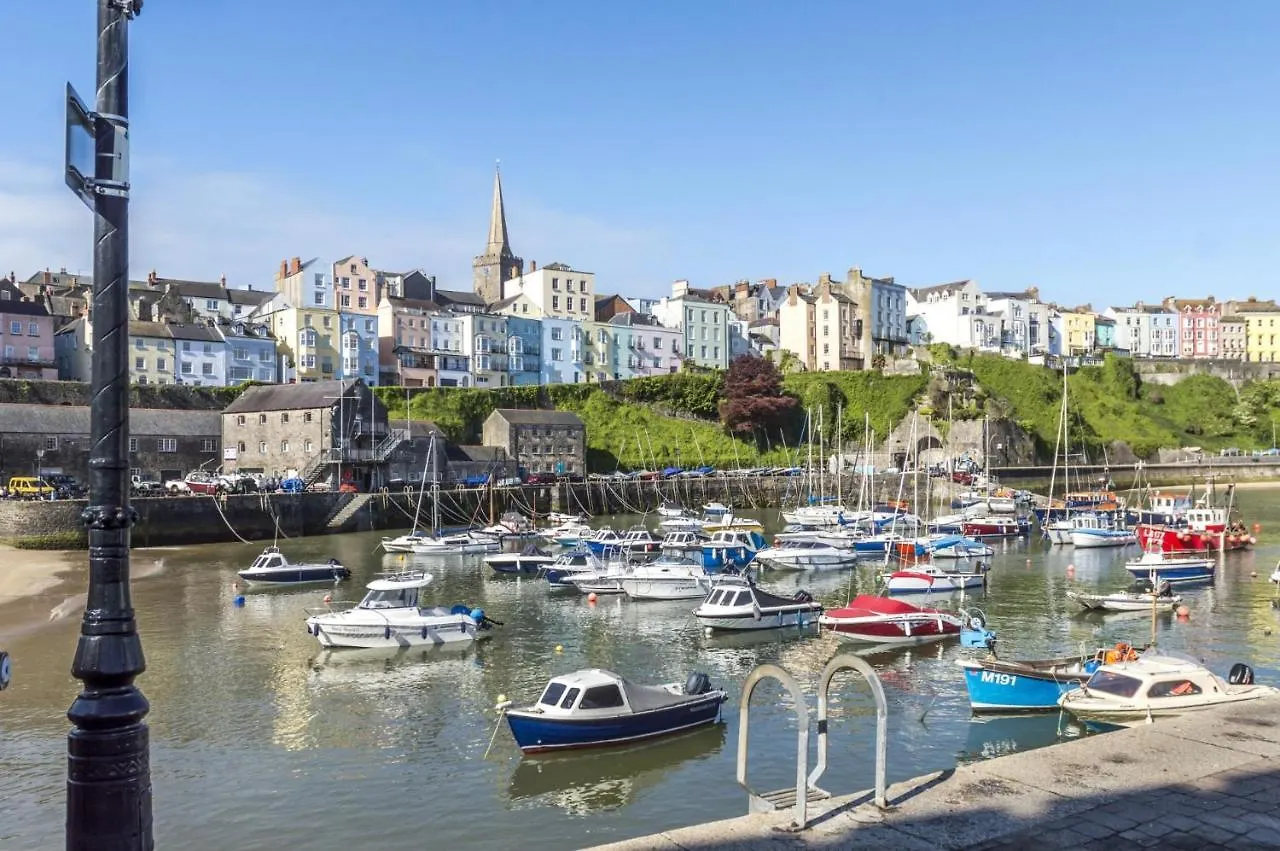 Apartment Midnight - 2 Bedroom Apartment - Tenby