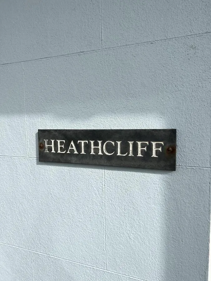 Heathcliff - 5 Bedroom House In Town Centre