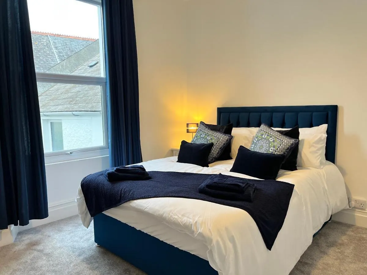 Heathcliff - 5 Bedroom House In Town Centre Tenby