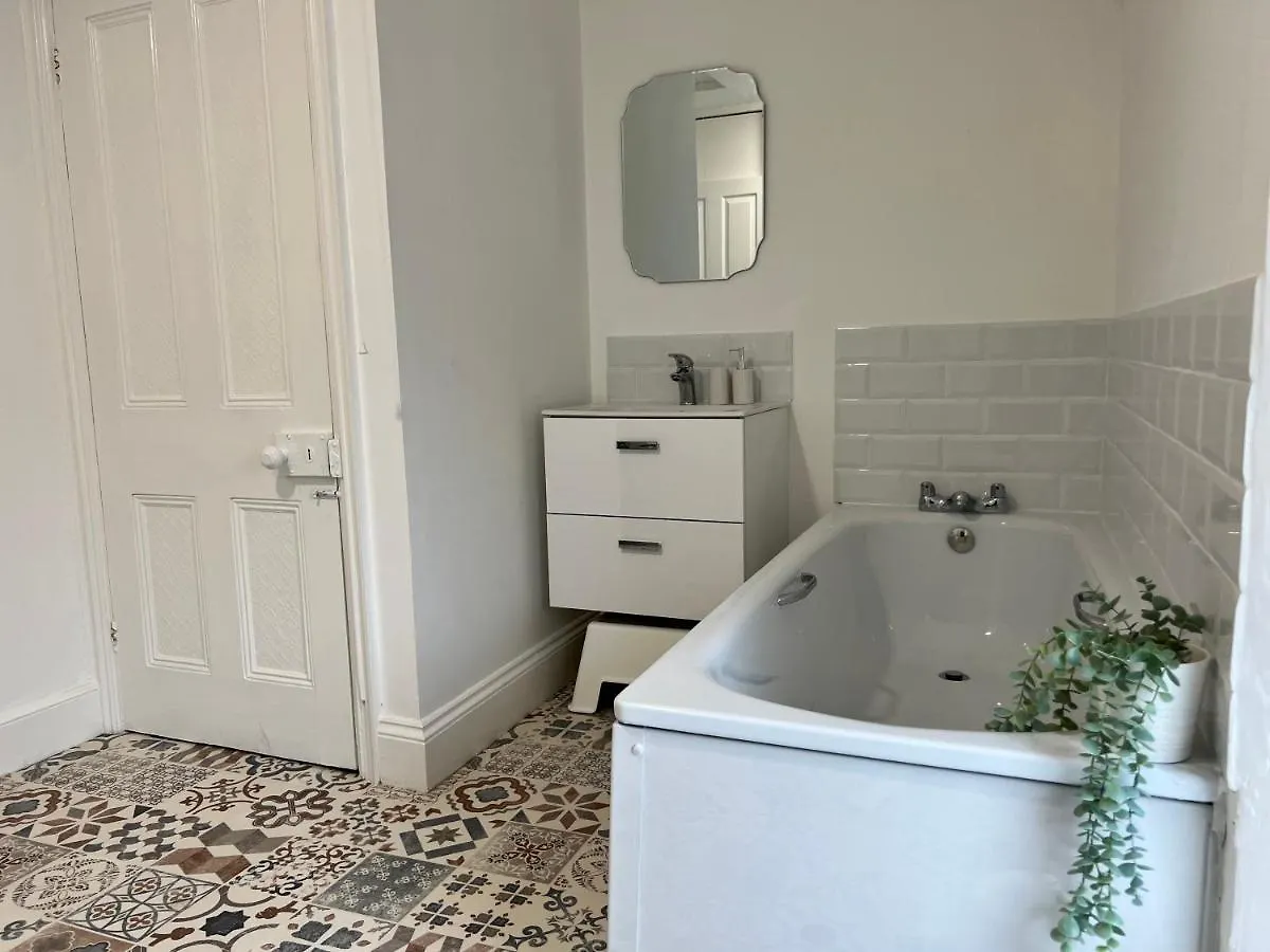 Heathcliff - 5 Bedroom House In Town Centre Holiday home