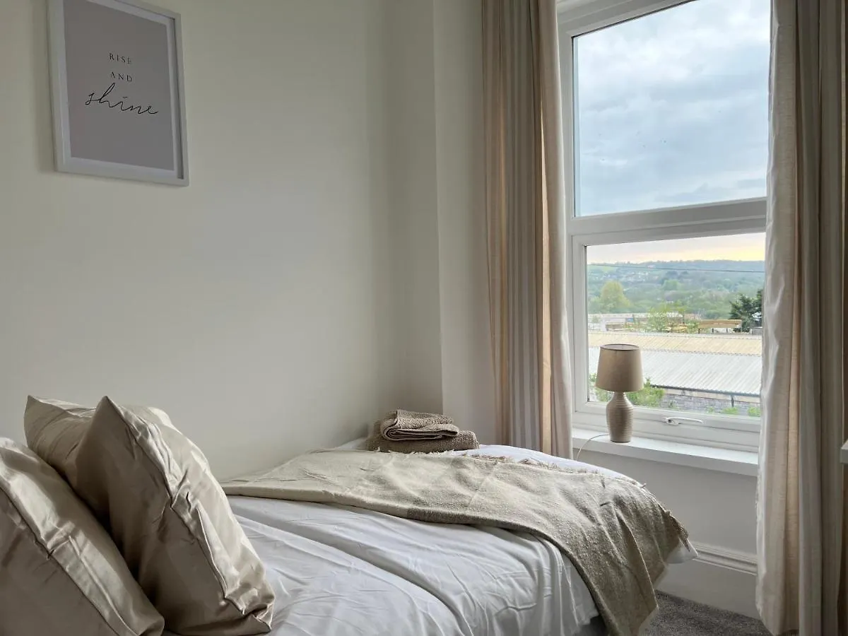 Heathcliff - 5 Bedroom House In Town Centre Tenby