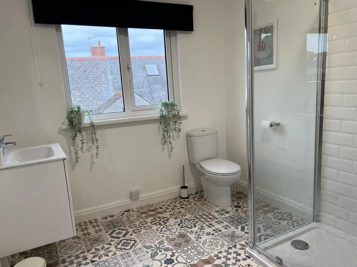 Heathcliff - 5 Bedroom House In Town Centre * Tenby