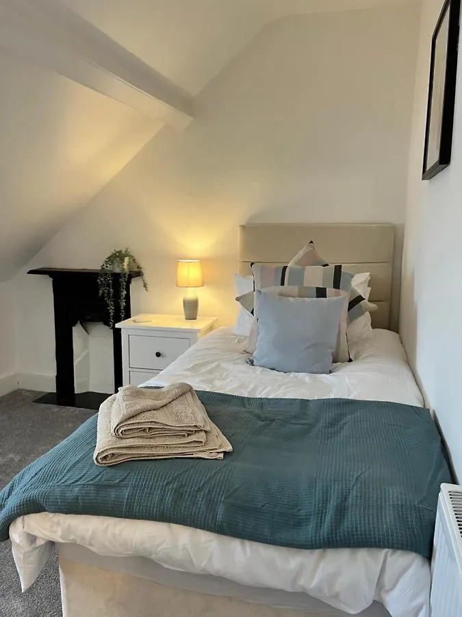 Heathcliff - 5 Bedroom House In Town Centre Holiday home Tenby