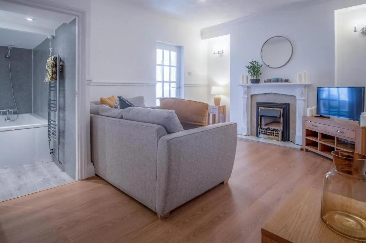 Ivy Cellar - 2 Bedroom - Apartment *