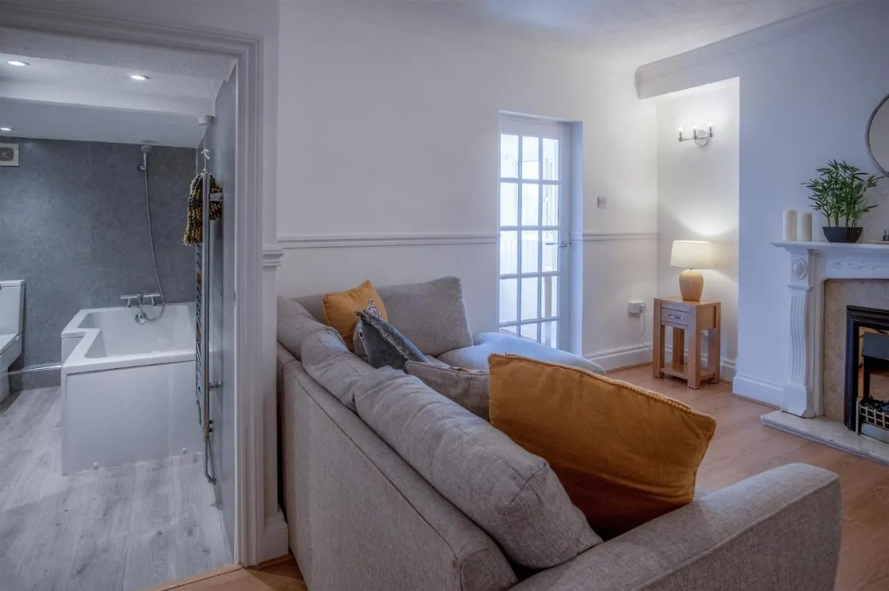 Ivy Cellar - 2 Bedroom -
