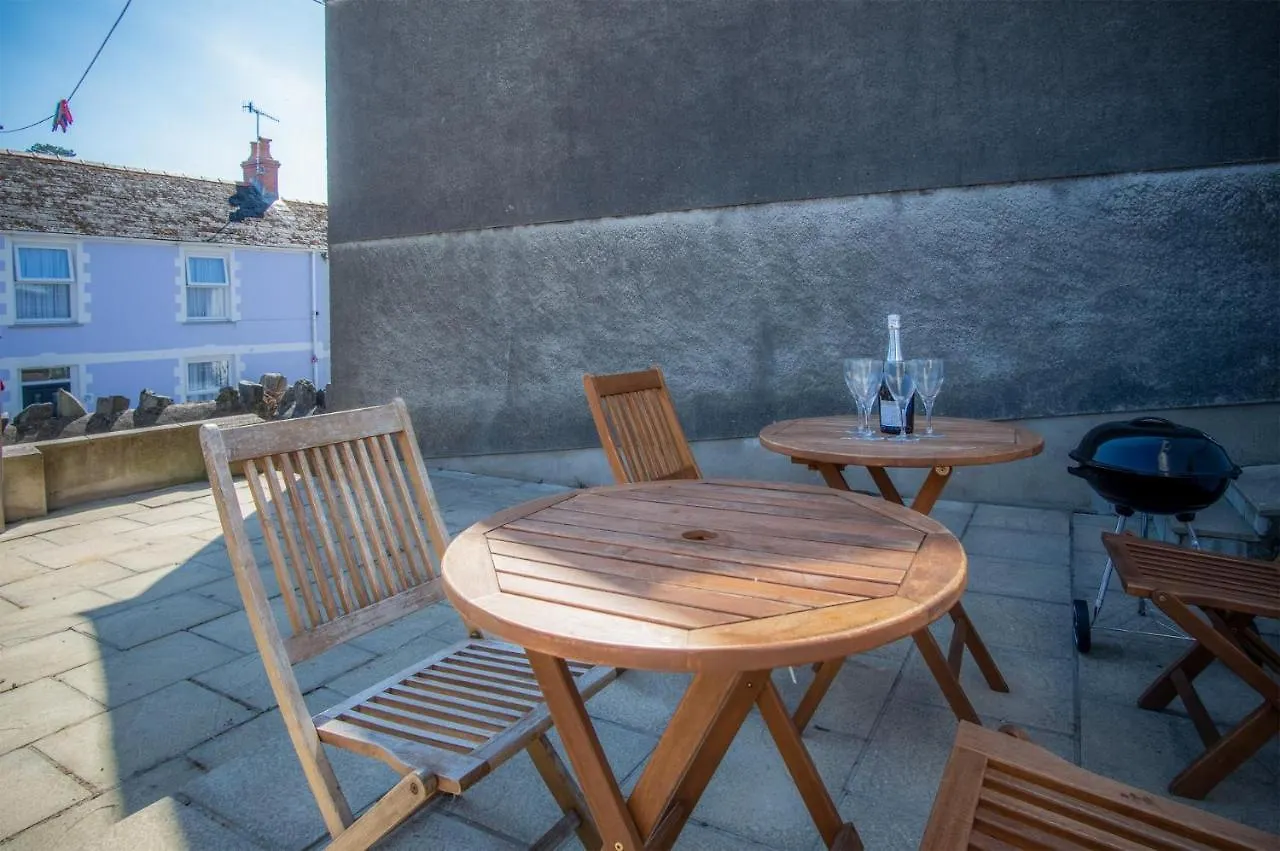 Ivy Cellar - 2 Bedroom - Tenby