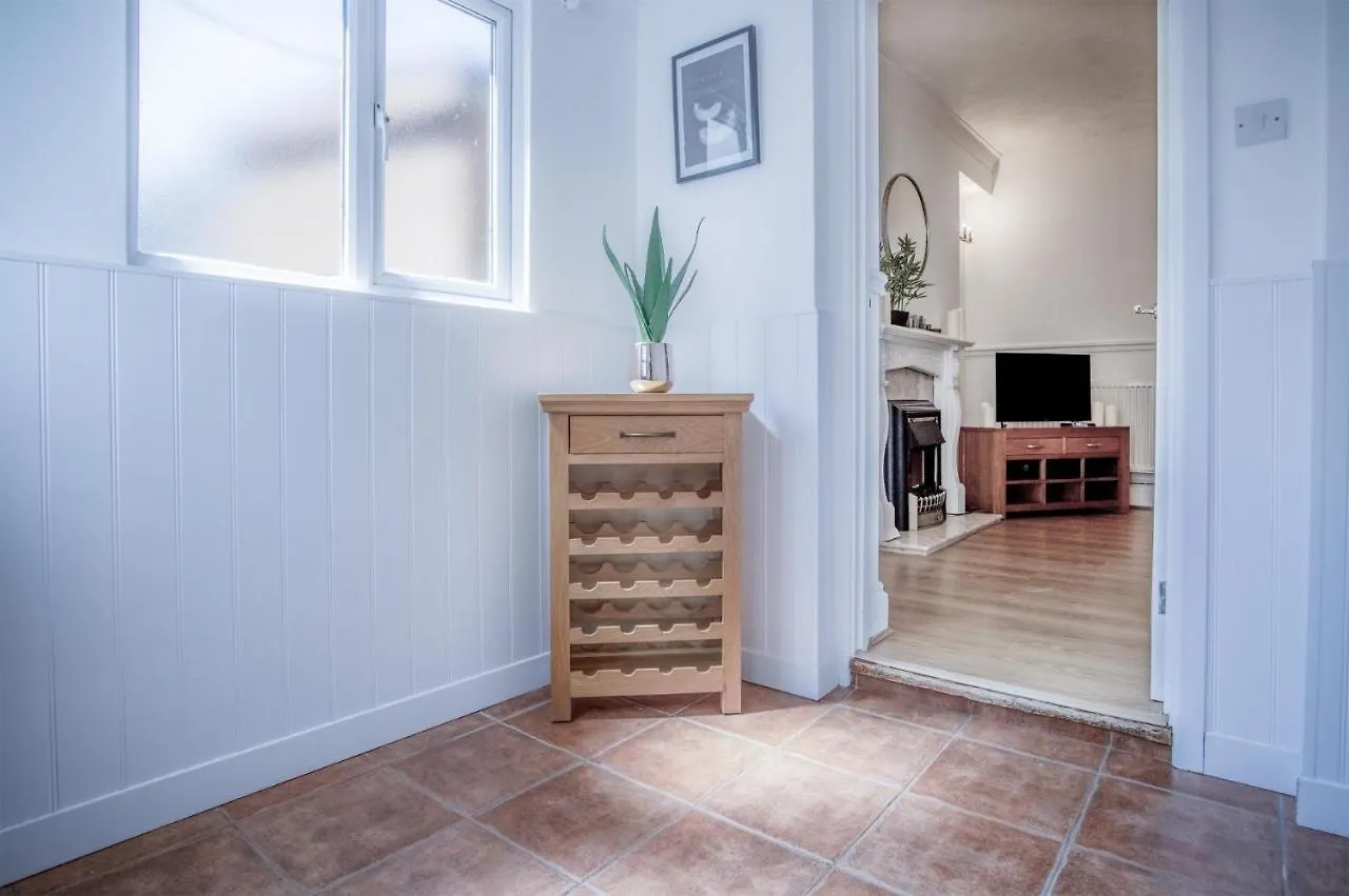 Ivy Cellar - 2 Bedroom - Apartment *