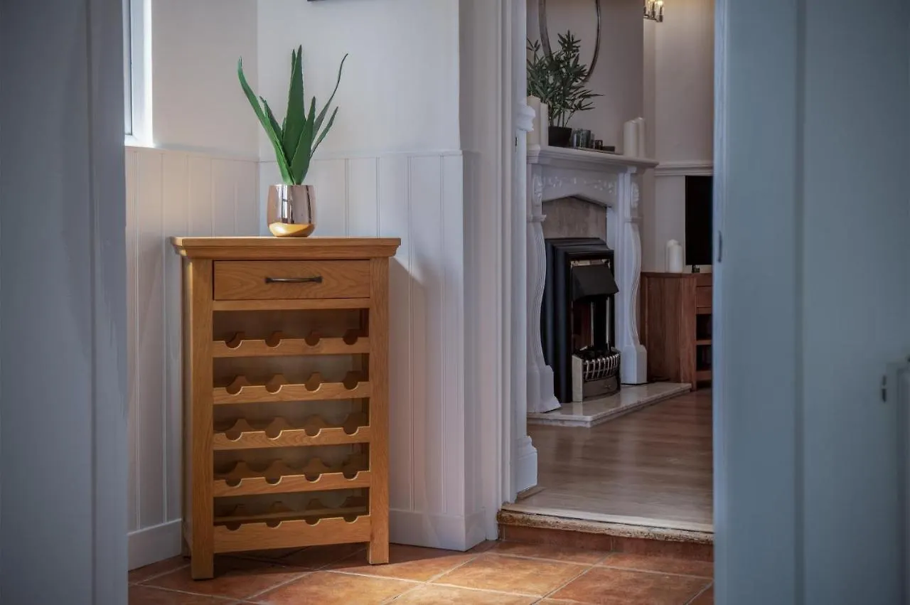 Ivy Cellar - 2 Bedroom - Tenby