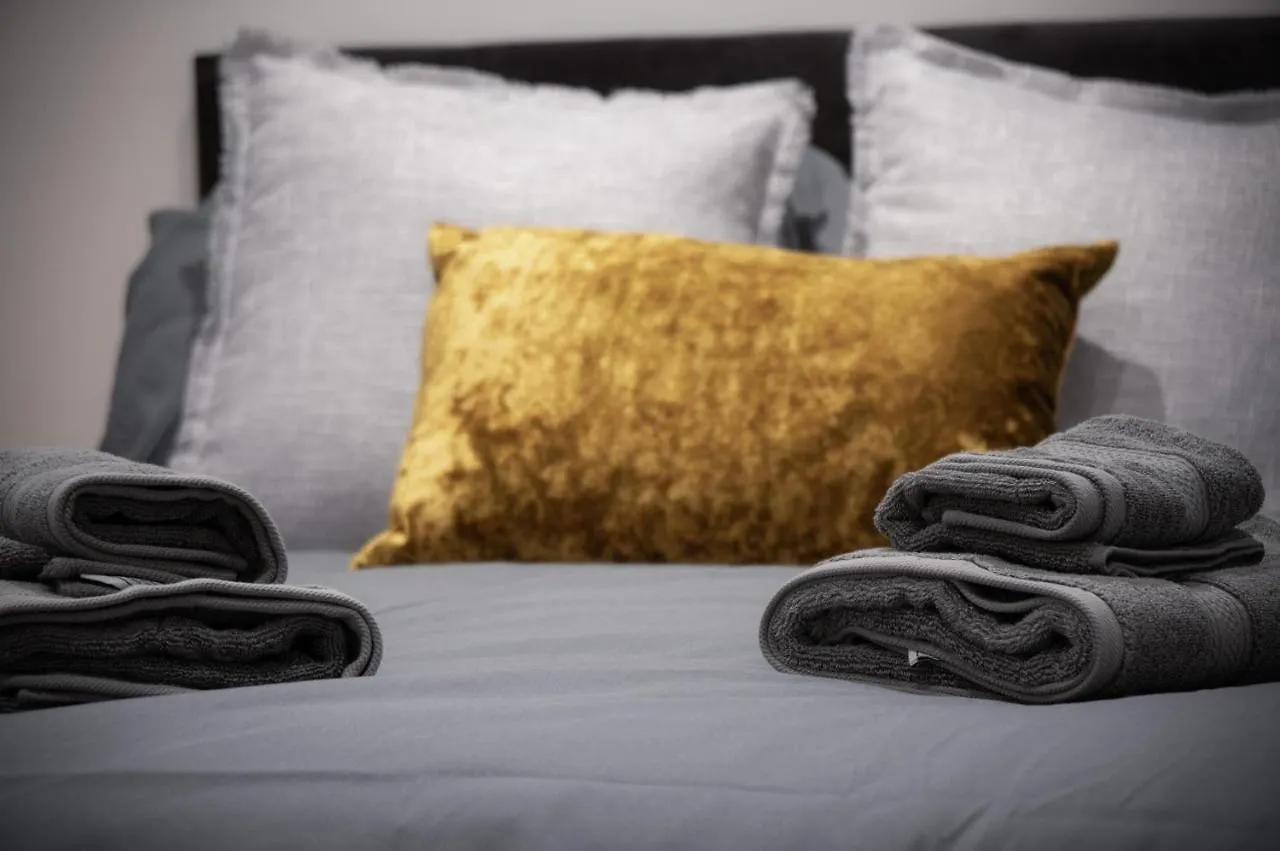 Ivy Cellar - 2 Bedroom - *