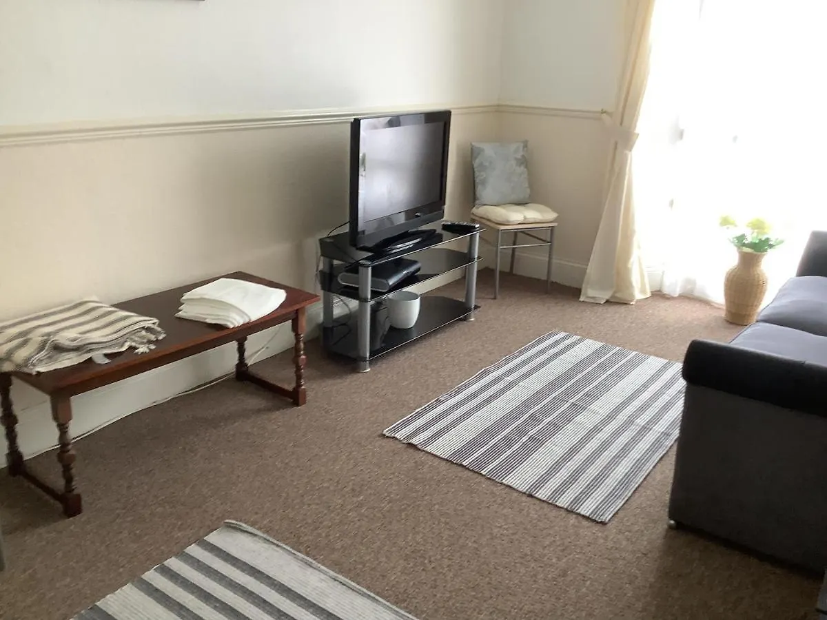 Second Floor Town Centre * Tenby