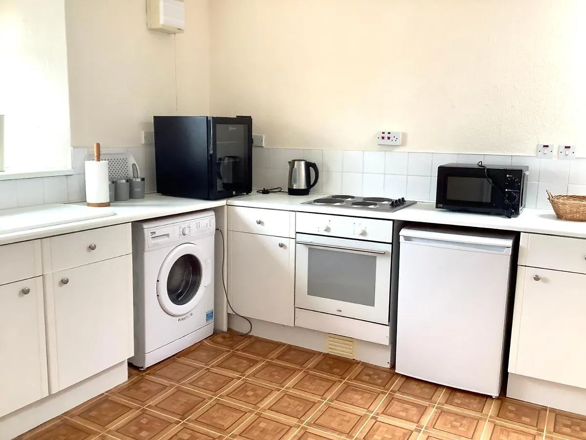 Second Floor Town Centre Apartment Tenby