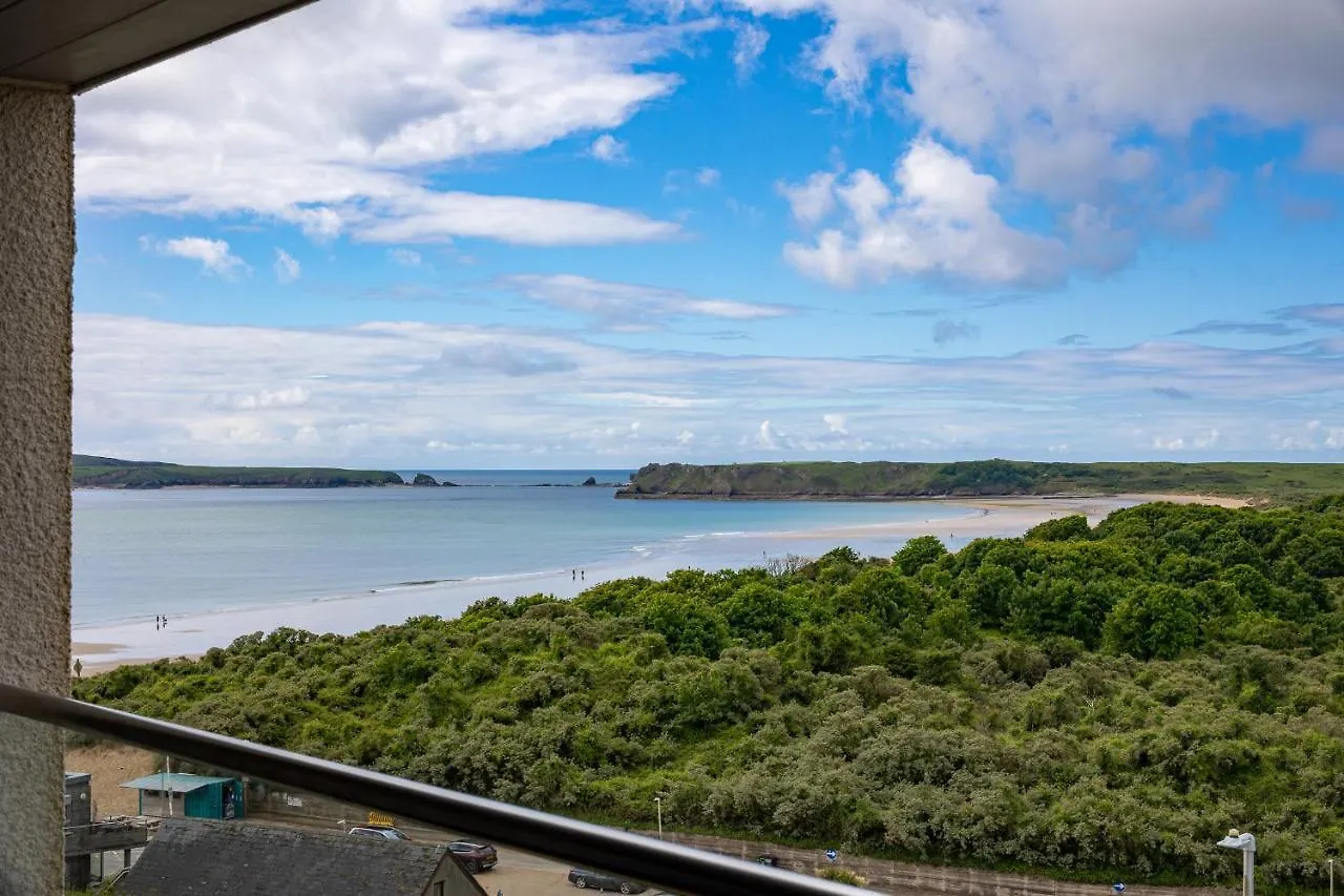 Apartment 10 Waterstone House - Luxury With Sea Views *