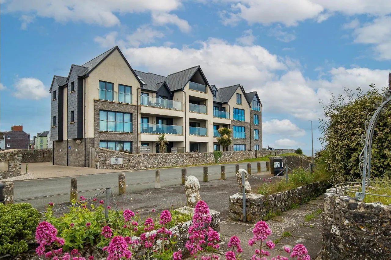 Apartment 10 Waterstone House - Luxury With Sea Views *