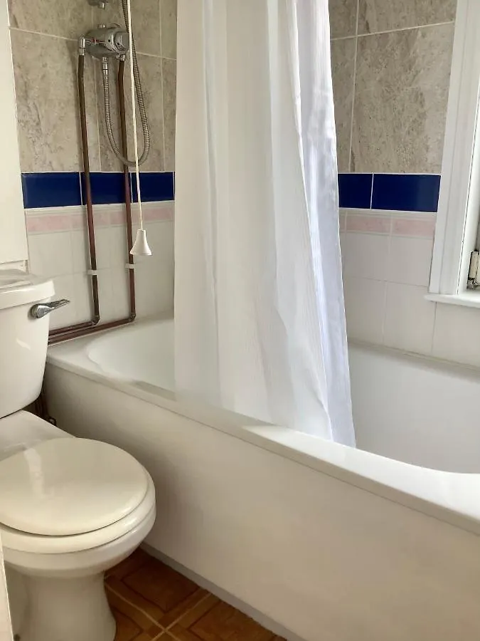 Second Floor Town Centre * Tenby