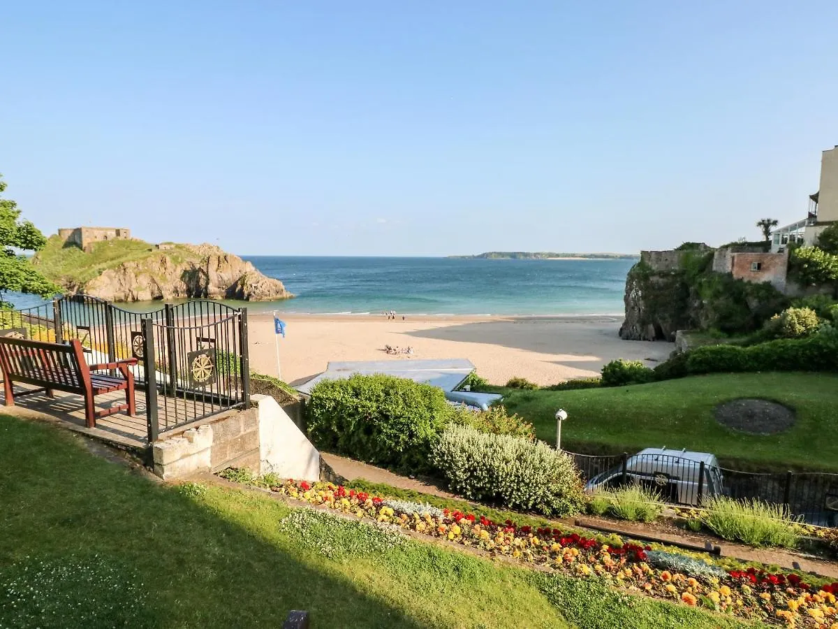 Holiday home Puffins *