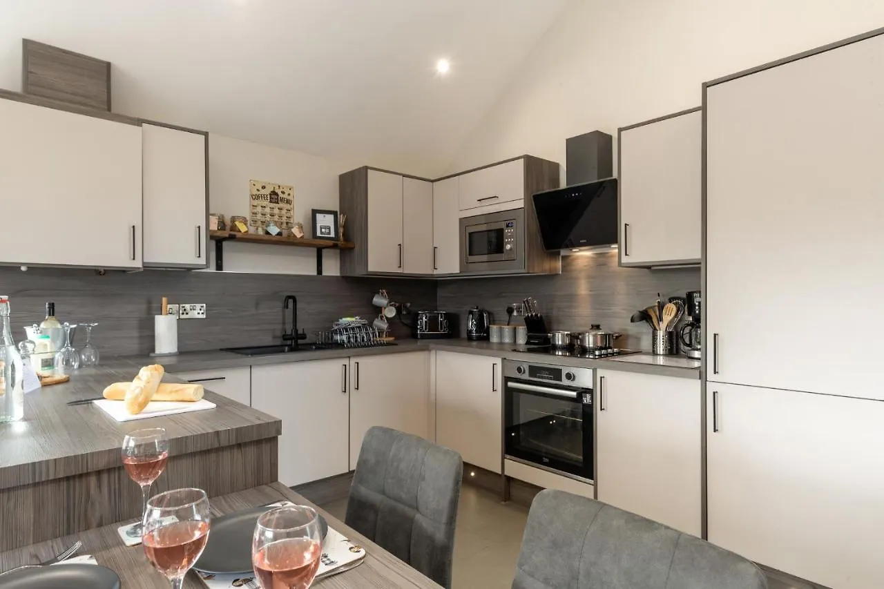 Cedar Holiday home Tenby