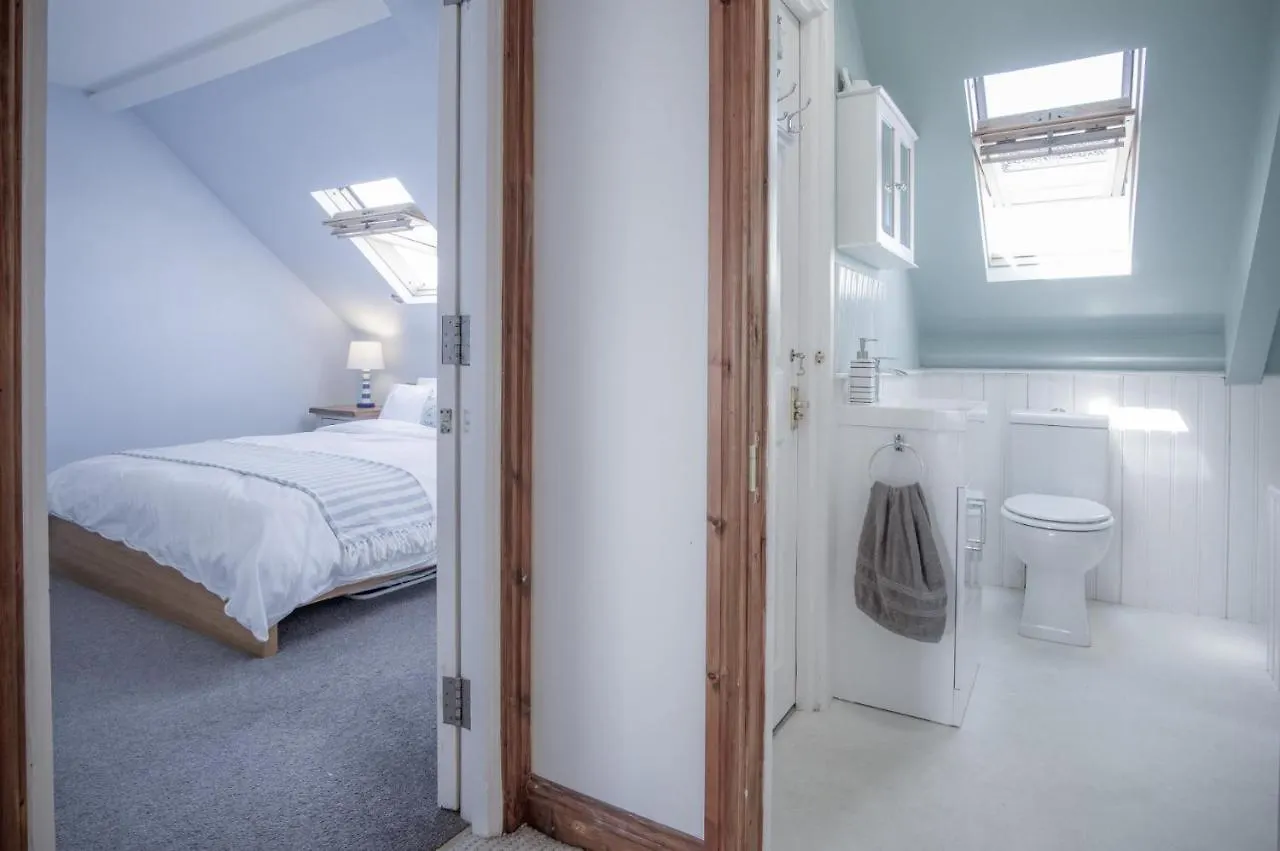 The Nest - 1 Bedroom - Apartment Tenby