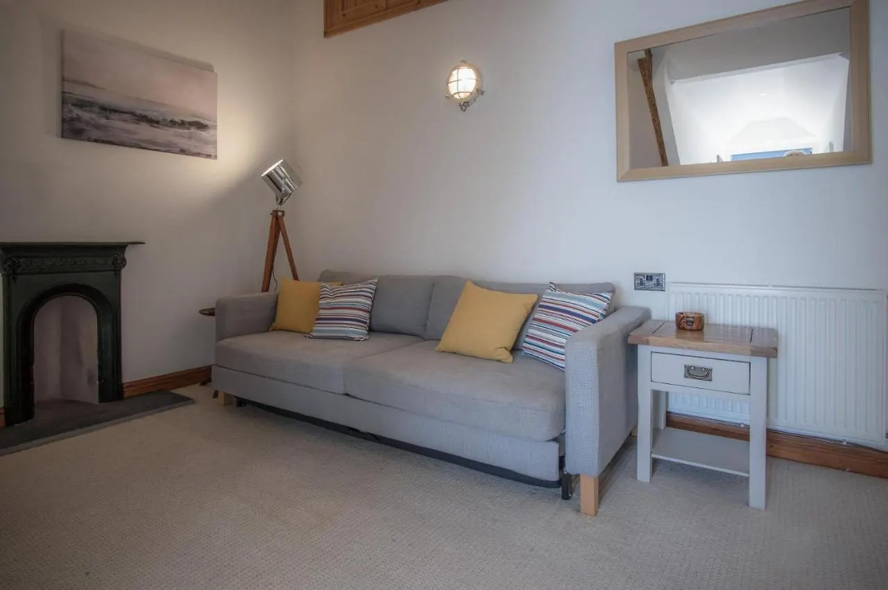 The Nest - 1 Bedroom - Apartment Tenby