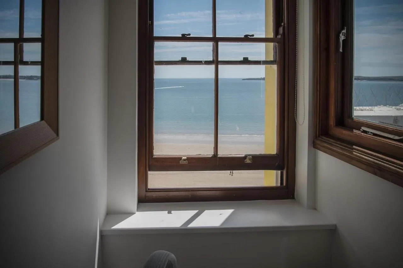 The Nest - 1 Bedroom - Apartment Tenby