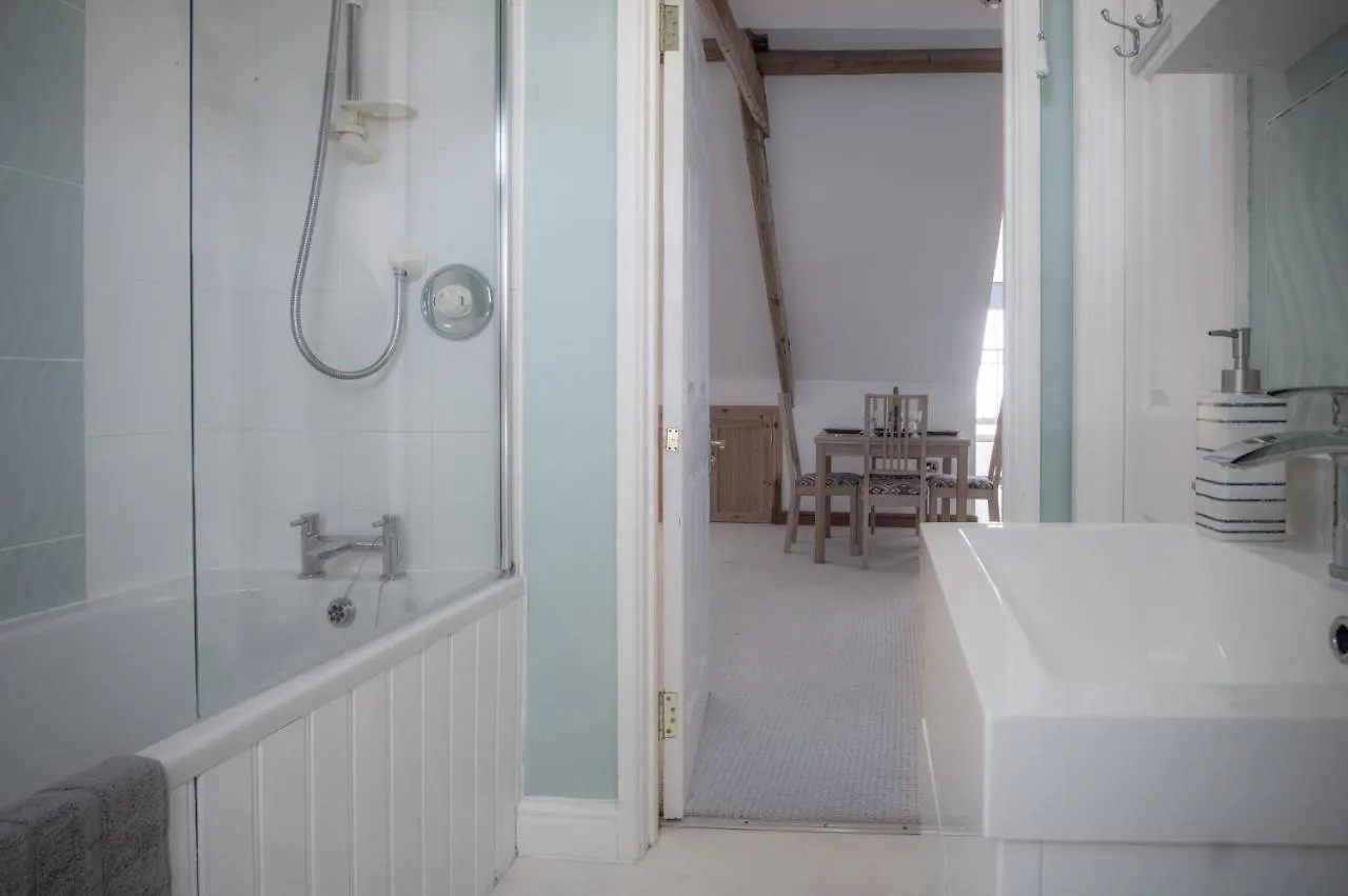 The Nest - 1 Bedroom - *