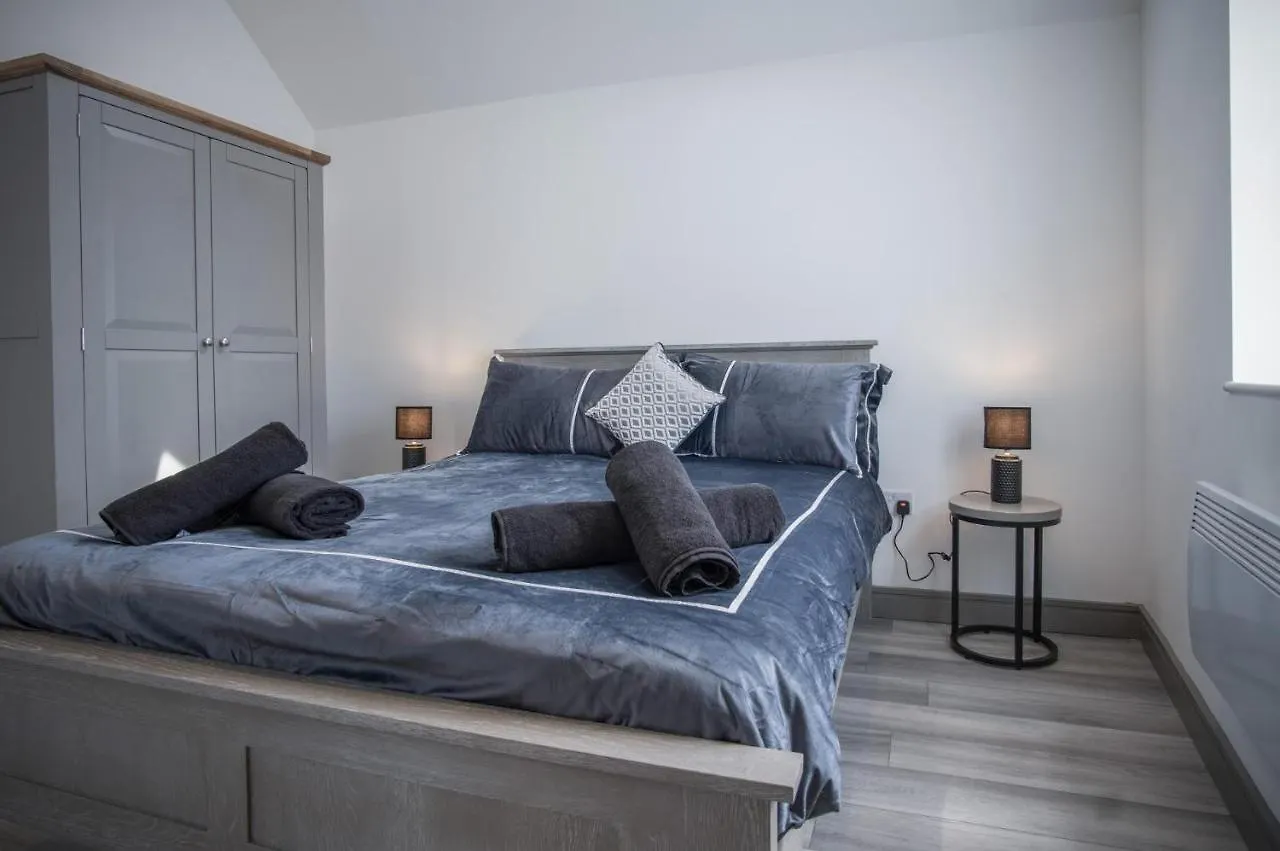 Four Seasons - 2 Bedroom - *
