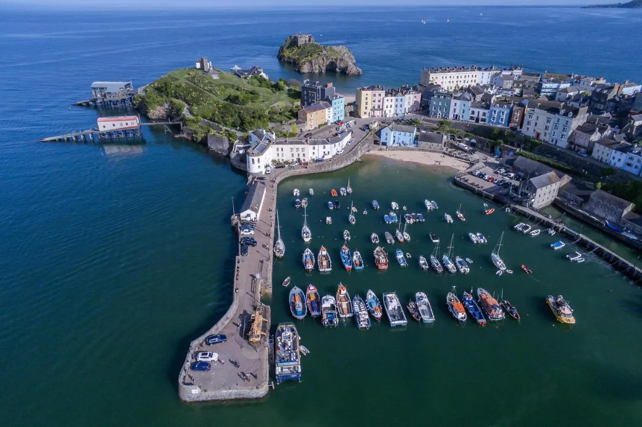 Four Seasons - 2 Bedroom - Apartment Tenby