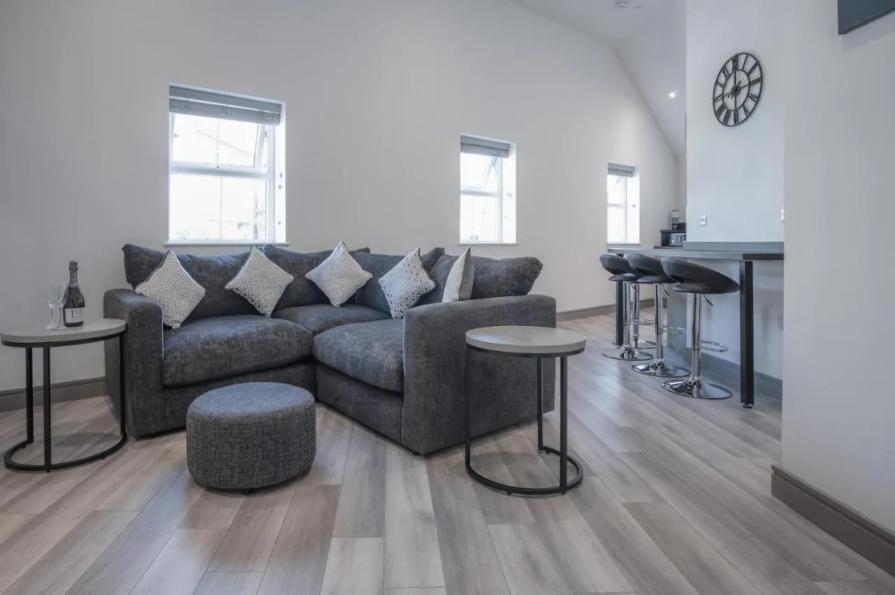 Four Seasons - 2 Bedroom - Apartment *