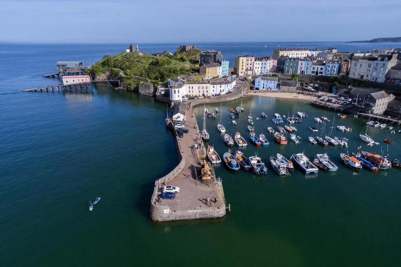 Apartment Four Seasons - 2 Bedroom - Tenby