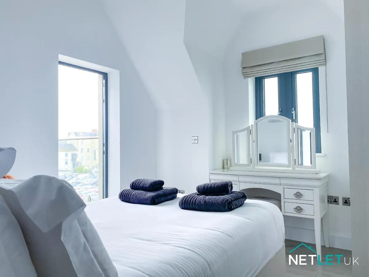 Waterstone House Penthouse Apartment *