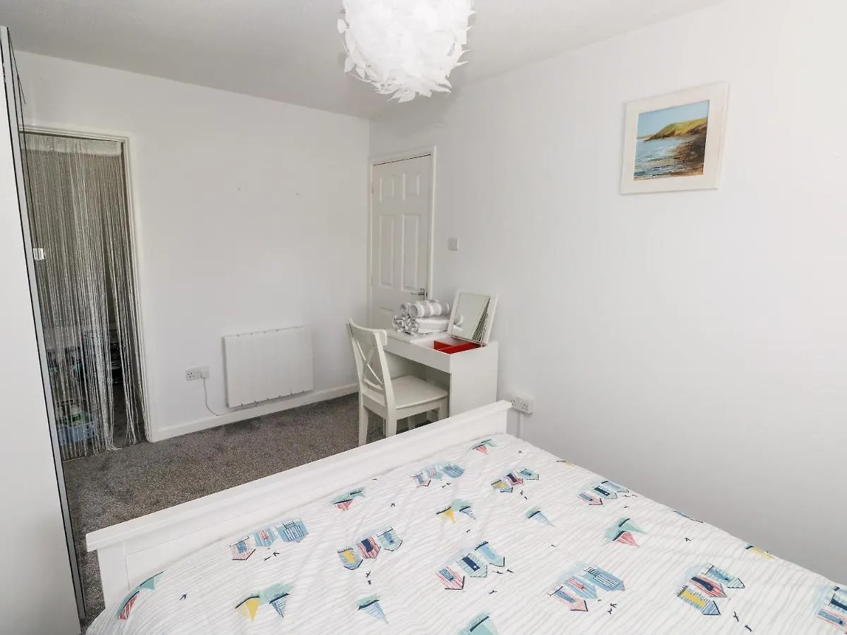 Apartment Clicketts Court *