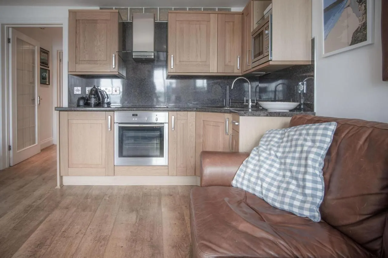 Goscar Court - 1 Bedroom - Apartment *