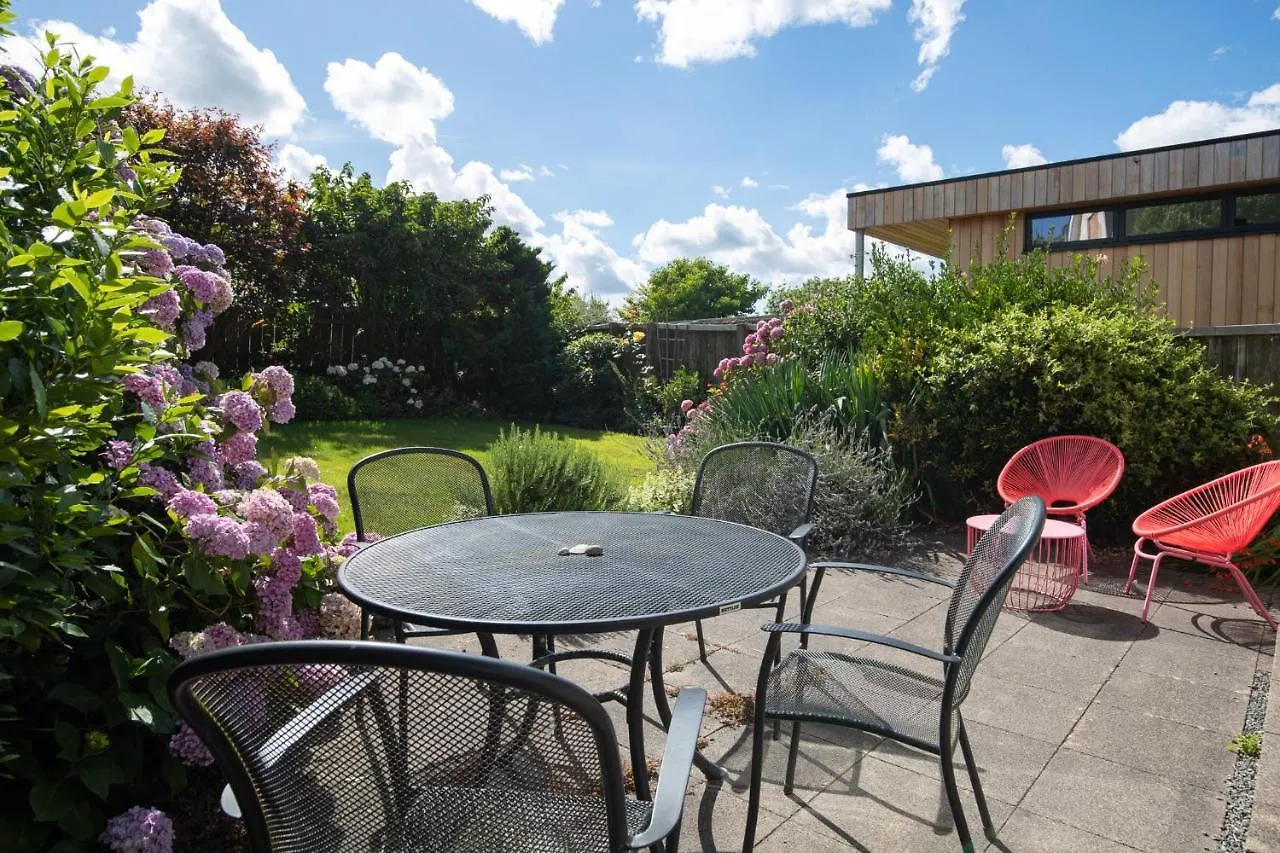 Ballyroan - Peaceful Dog Friendly Holiday home Tenby