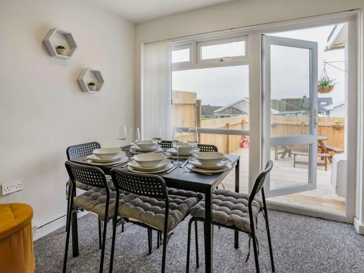 3-bed 5-6 Berth Modernised Bungalow! Holiday home *