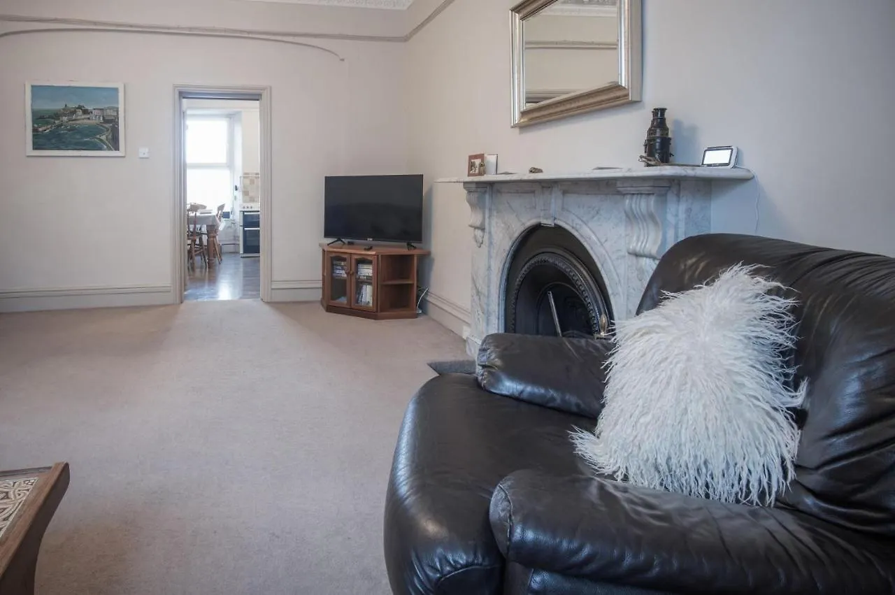 Connaught House - 2 Bedroom - *
