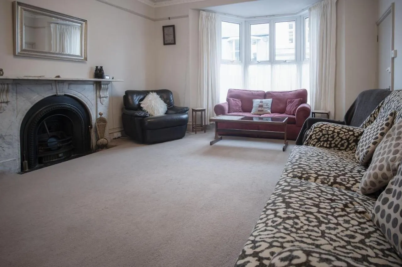 Connaught House - 2 Bedroom - * Tenby