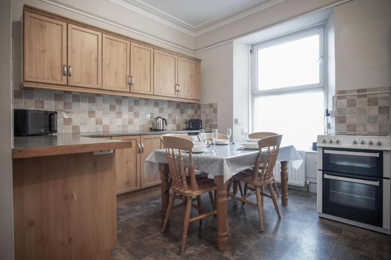 Connaught House - 2 Bedroom - *