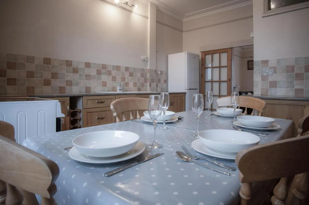 Connaught House - 2 Bedroom - Apartment Tenby